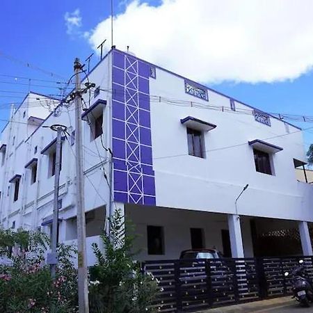 White House- 1Bk Pleasant Apartment With Open Terrace Coimbatore Exteriör bild
